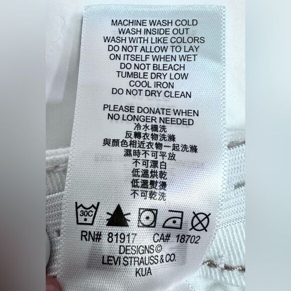 LEVI’s Shorty Shorts, GIRLS SIZE 10 - Picture 9 of 11